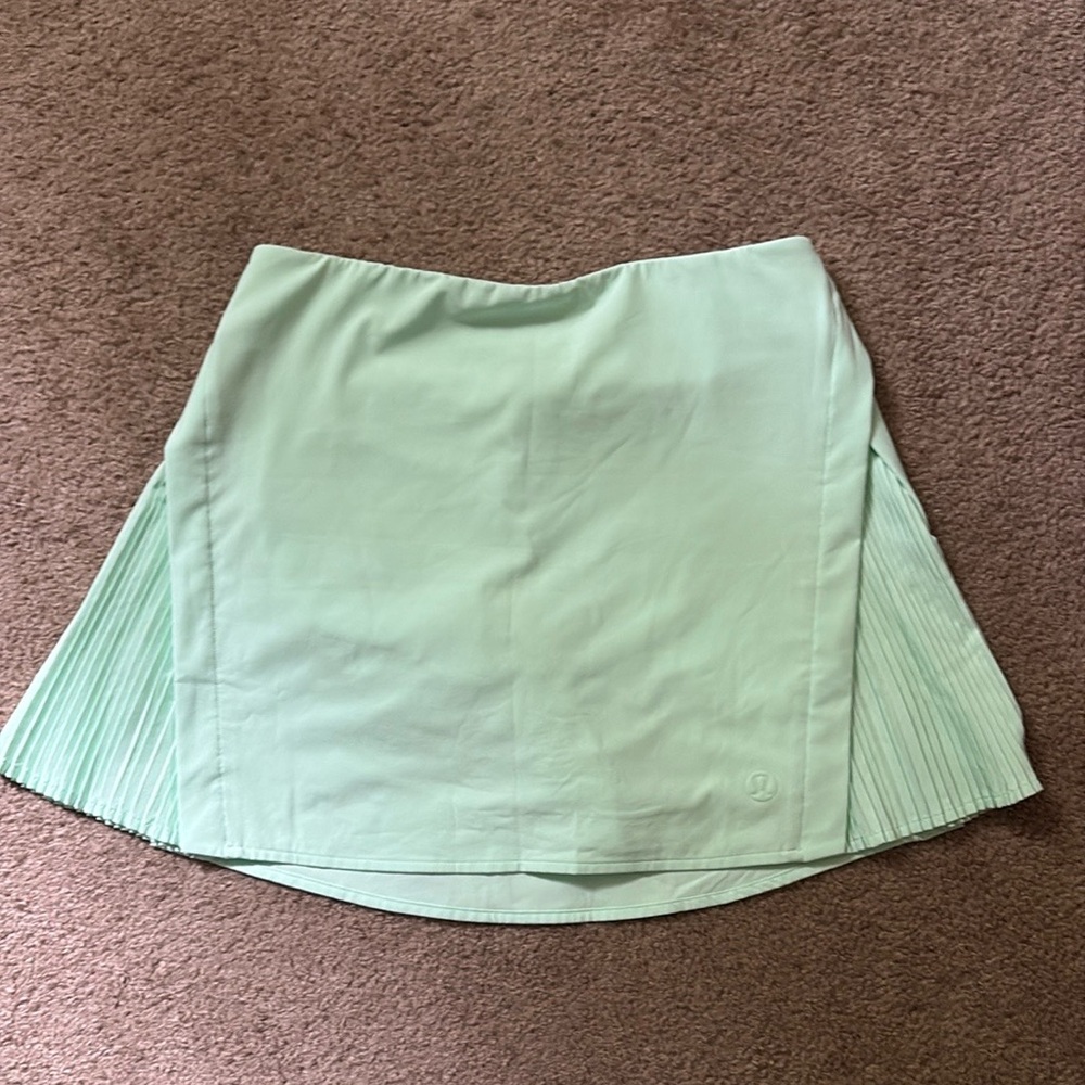 Lululemon peak pleat high-rise mint skirt size 4